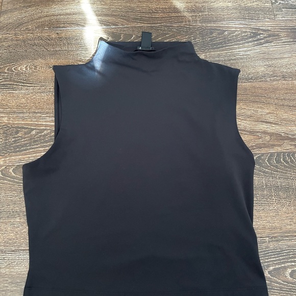 Express body contour mock neck tank Large - Picture 1 of 2